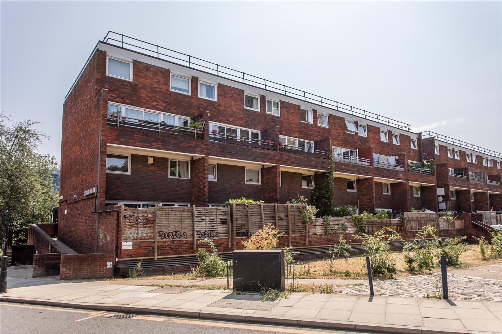 3 bed property in Ollerton Green, Bow